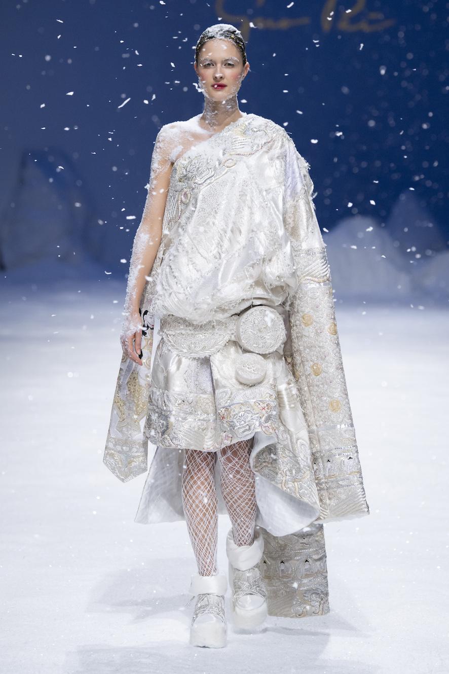 Guo Pei na wiosnę i lato 2020: himalajscy bogowie zstępują na Ziemię