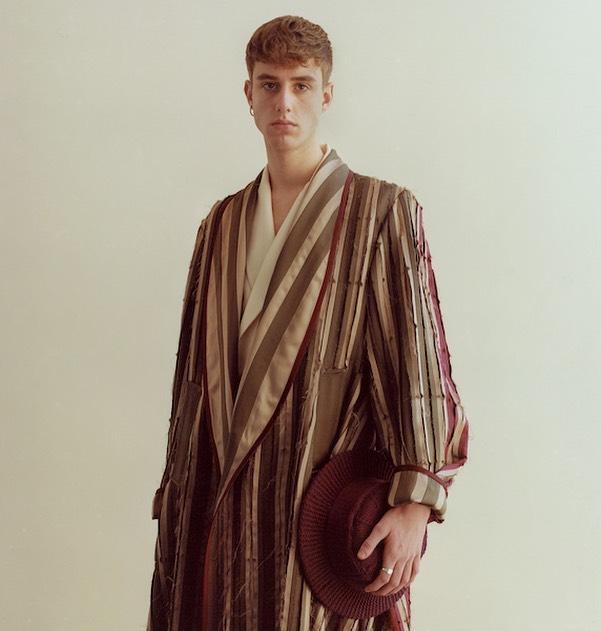 Sarah Burton dzieli się tkaninami i wykrojami Alexandra McQueena. To gratka dla studentów modowych