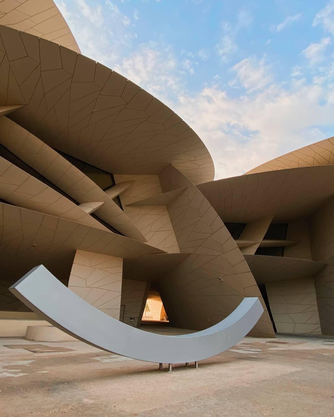 Architektura Narodowego Muzeum w Katarze nawiązuje do róży pustyni