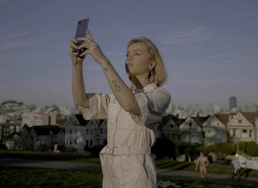 Kultowe telefony z klapką wracają do łask. To już oficjalne