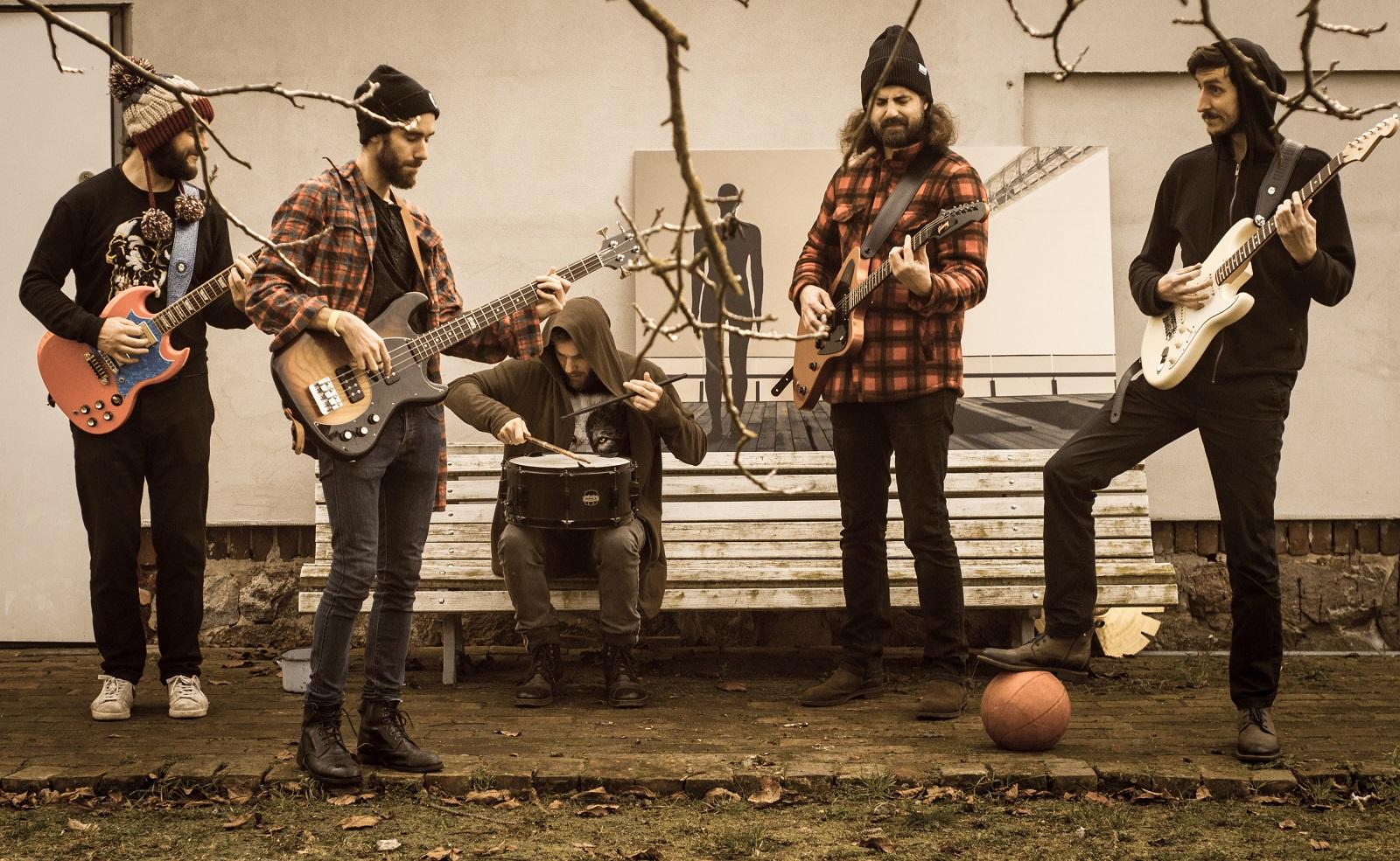 Ludzie to destrukcyjny gatunek. Posłuchajcie nowego utworu z debiutanckiej płyty The Goldbricks