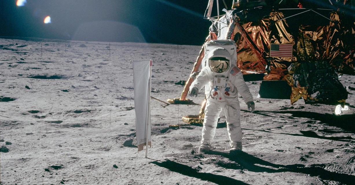 W czasie izolacji NASA oferuje domowe spacery w kosmosie