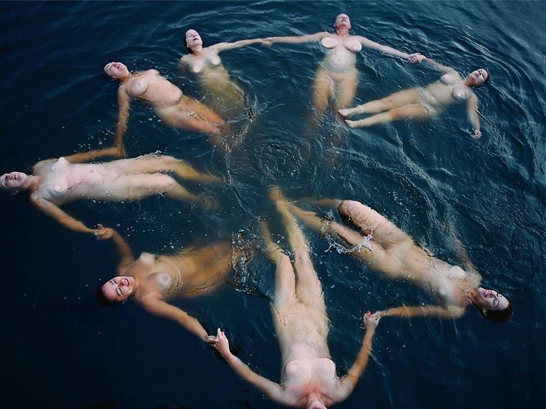 Masowe zbrodnie na kobietach, z których nikt nigdy nie został rozliczony. Wystawa w BWA Warszawa poświęcona archetypowi czarownicy