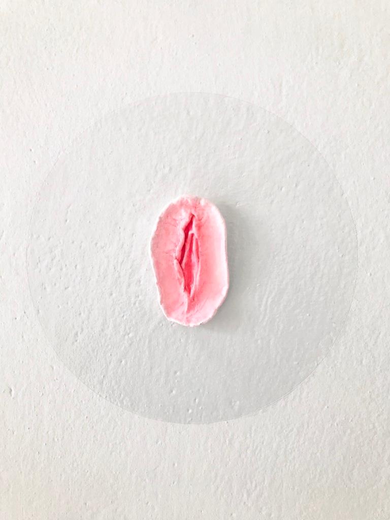 Jak mężczyźni kształtują kobiety? O szkodliwej tradycji opowiada artysta Misha Waks