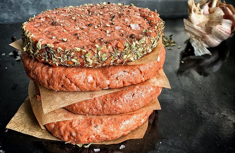 20% mniej na osobę! Polacy zdecydowanie ograniczyli spożycie mięsa w 2019 roku