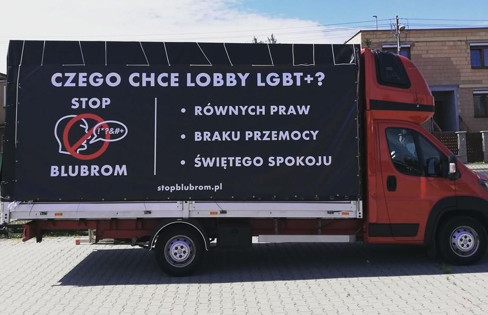 Grupa Stonewall odpowiada na furgonetkę anty-LGBT w Poznaniu własną ciężarówką "Stop Blubrom"