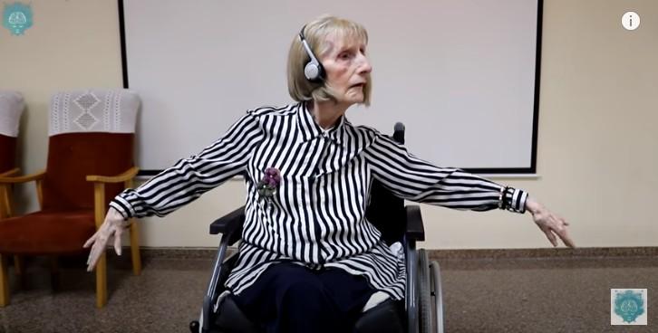 Cierpiąca na Alzheimera była baletnica tańczy na wózku w viralowym wideo
