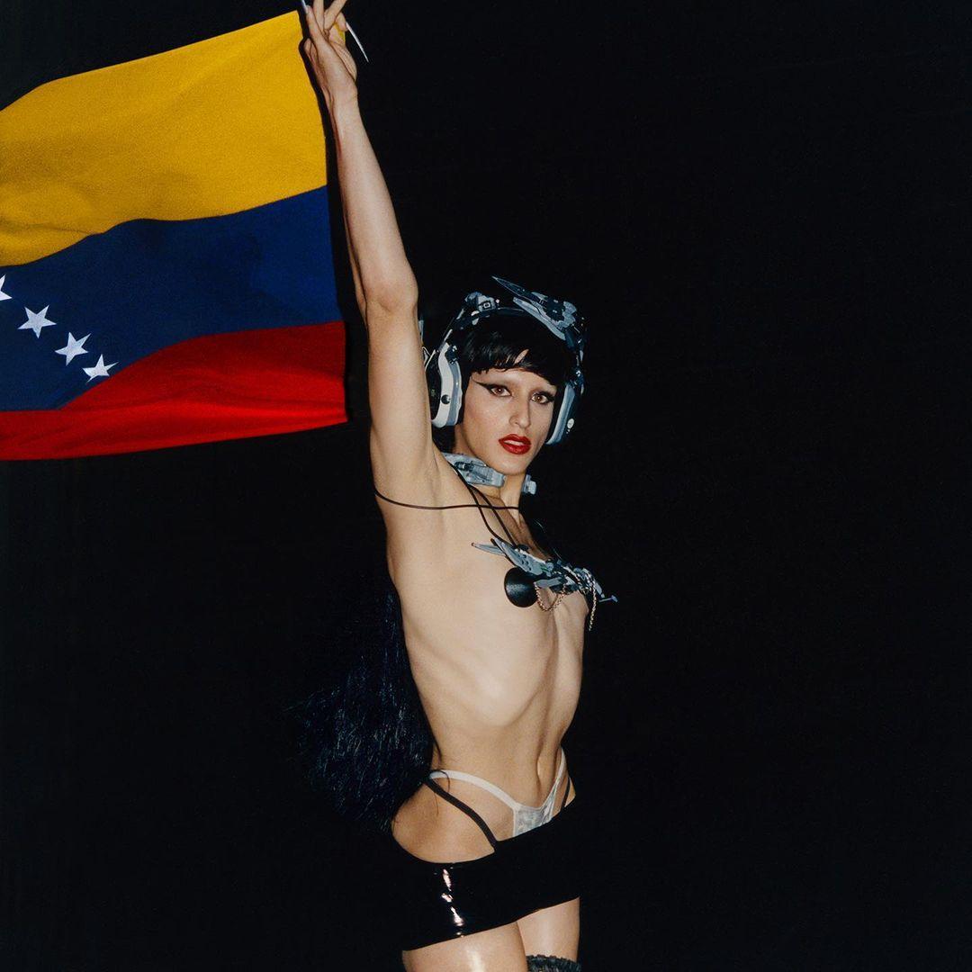 Arca zaprezentowała aż sto remiksów swojego utworu –  każdy stworzony przez sztuczną inteligencję