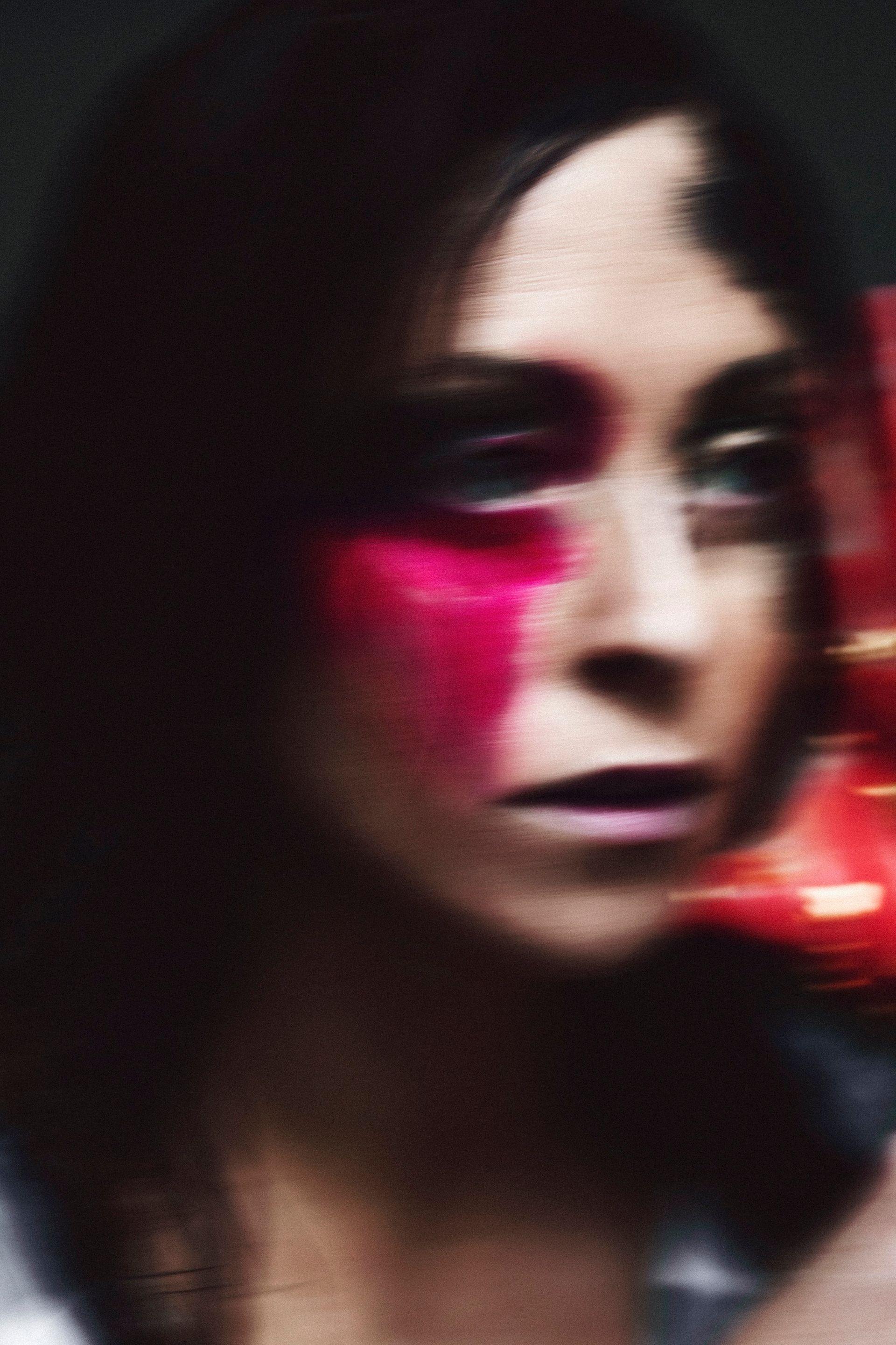 Natalia Przybysz: „Bez radości jesteśmy zombie zbierającym to, co dają nam media” [wywiad]