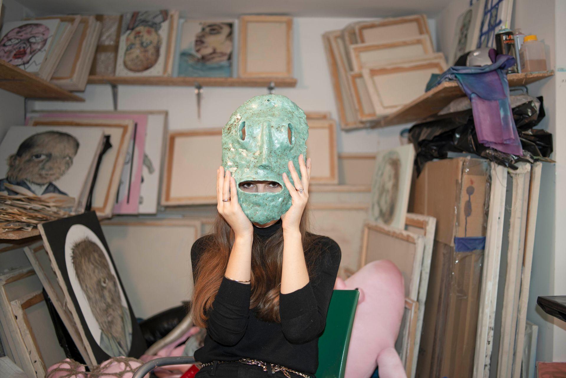 Łyse pały i współczesne totemy. Artystka Aleksandra Liput analizuje traumy i lęki [wywiad]