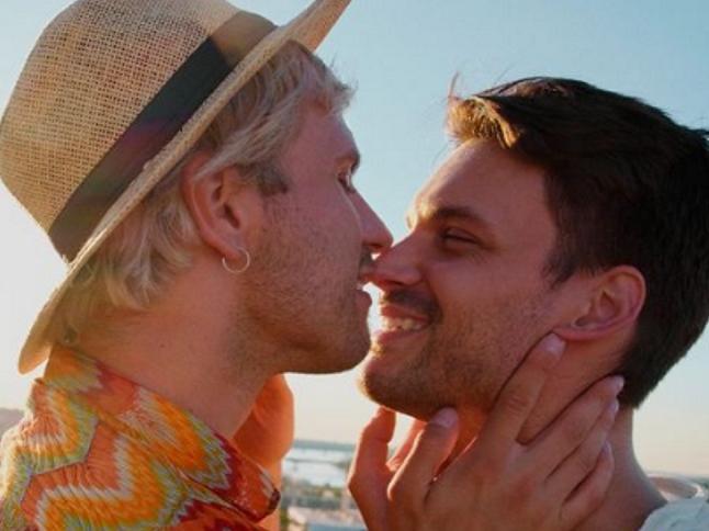 Para gejów w reklamie piwa. Za każdy hejterski komentarz marka przeznacza 10 zł na Kampanię Przeciw Homofobii