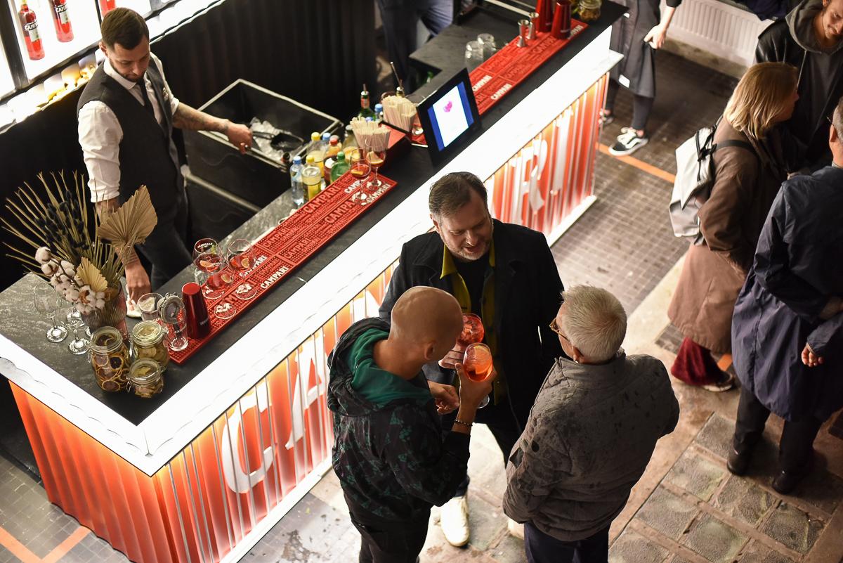 The Red of Night Campari, czyli intymne spotkania ze sztuką i Warszawa, jakiej nie znacie