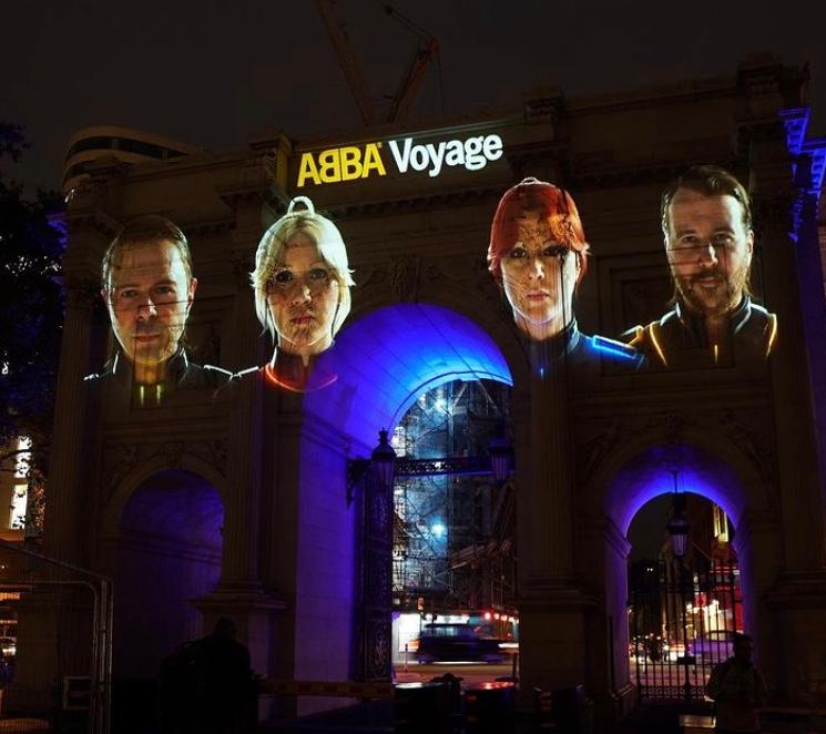 ABBA promuje swoją „rewolucyjną” interaktywną trasę koncertową retrofuturystycznym trailerem