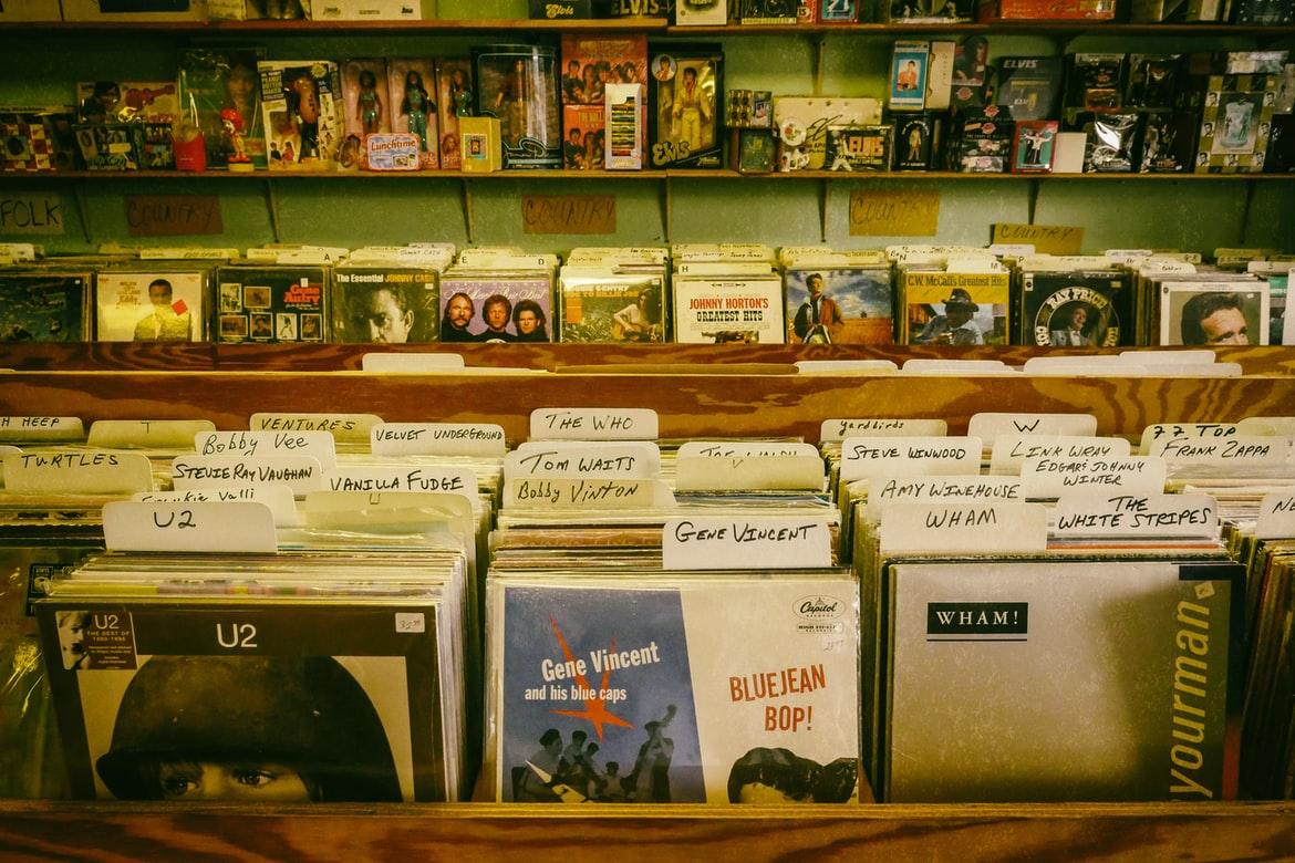 Podcast o analogowych przyjemnościach. Dziennikarz Michał Zaczyński zabiera w podróż w czasie