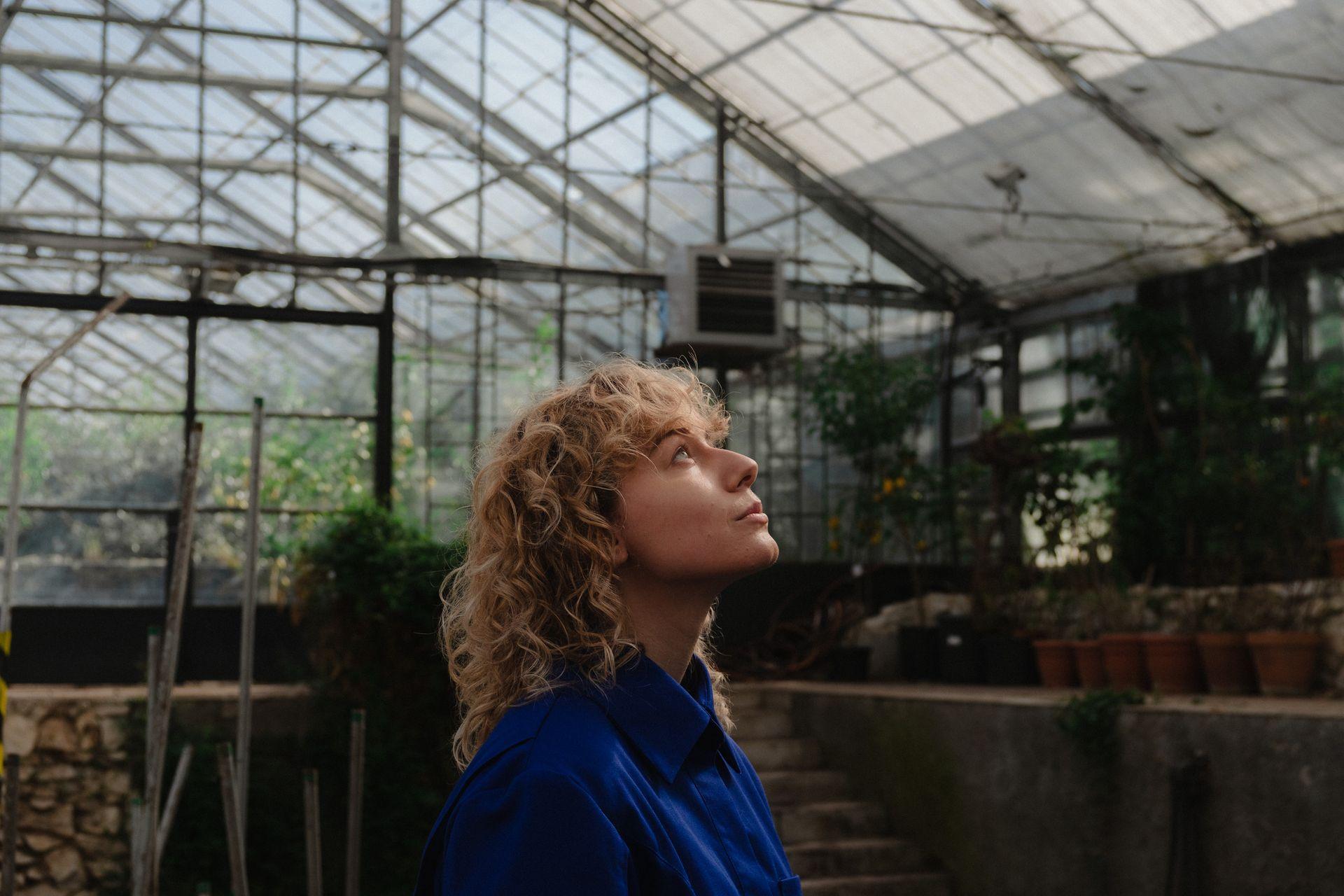 Piękne kostiumy Jana F. Chodorowicza w  teledysku Werki