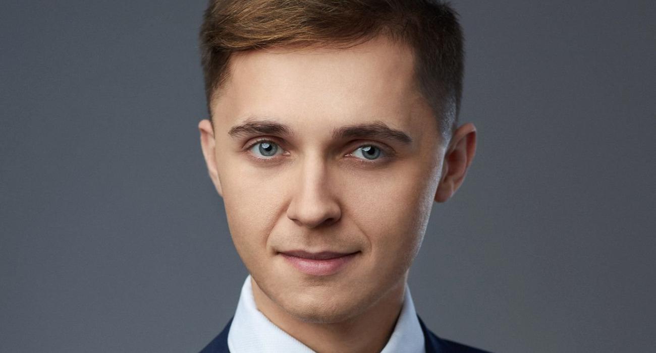 Ma 29 lat i właśnie został najmłodszym profesorem w Polsce. Kim jest Mateusz Hołda?