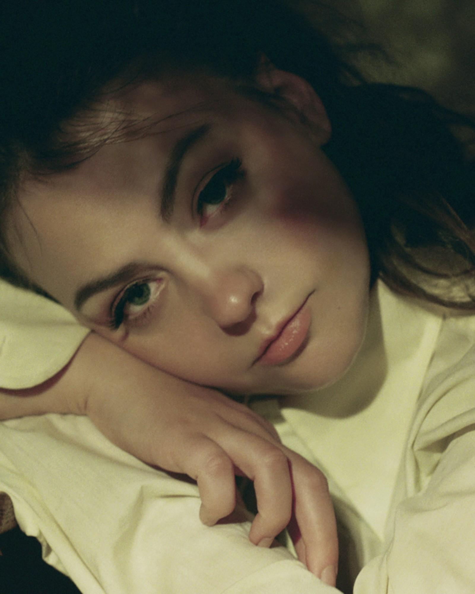 Angel Olsen: „Bycie w żałobie jest jak lustro dla twojej własnej śmiertelności" [wywiad]