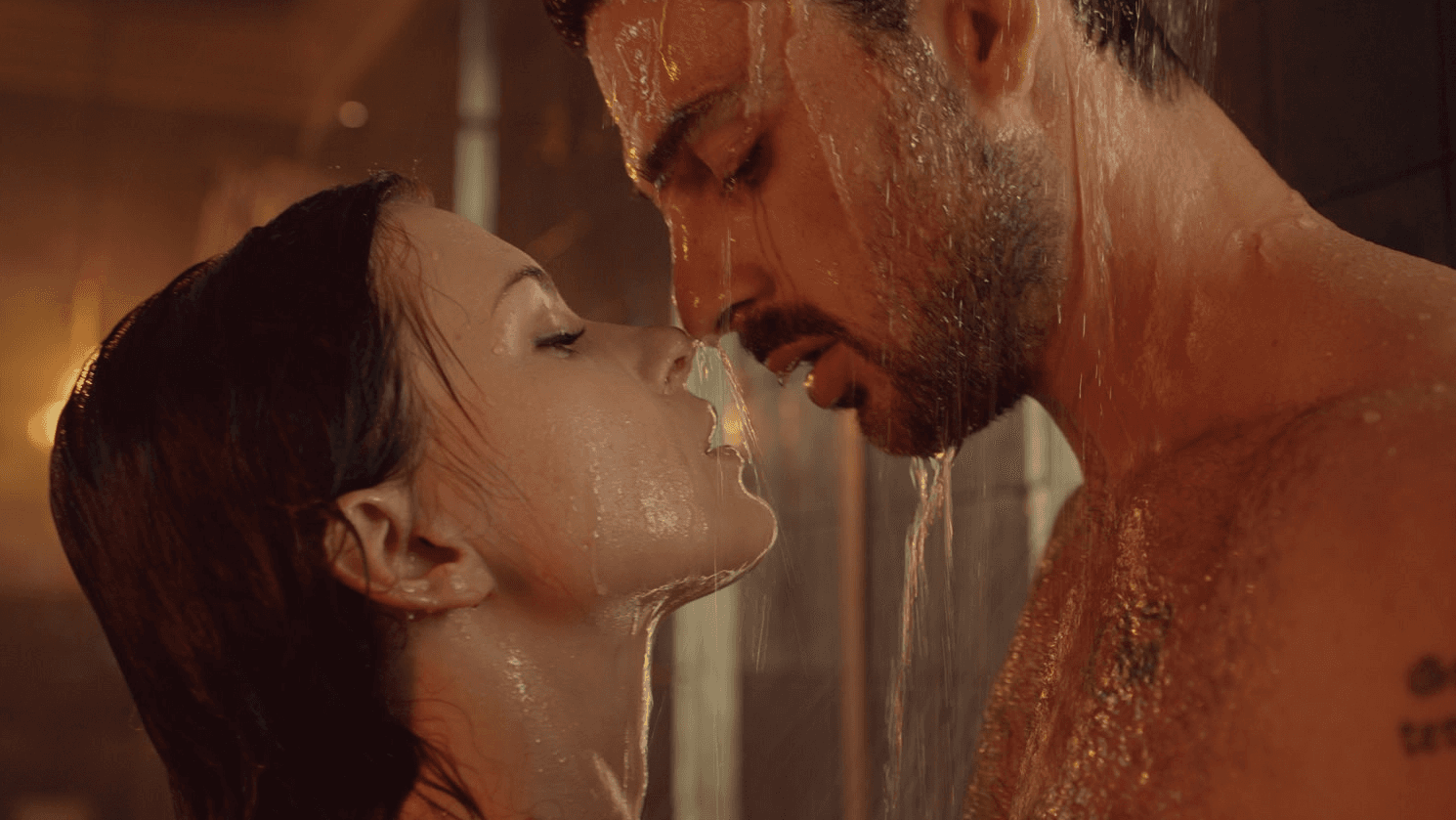 Cmentarny klimat, dwa skłócone gangi i słoneczna Sycylia w tle - to pierwsze 4 minuty "Kolejnych 365 dni”