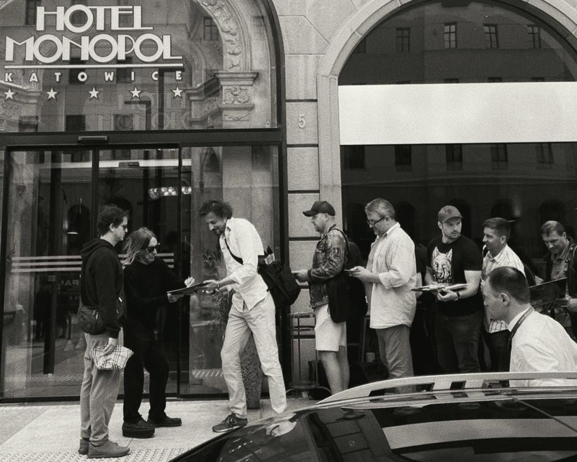 OFF Festival: Gdyby David Bowie stał obok nas pod sceną, zdjąłby czapkę z głowy