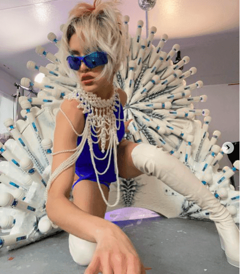 Amerykańska artystka prowokuje dyskusję na temat masturbacji tworząc tron z wibratorów