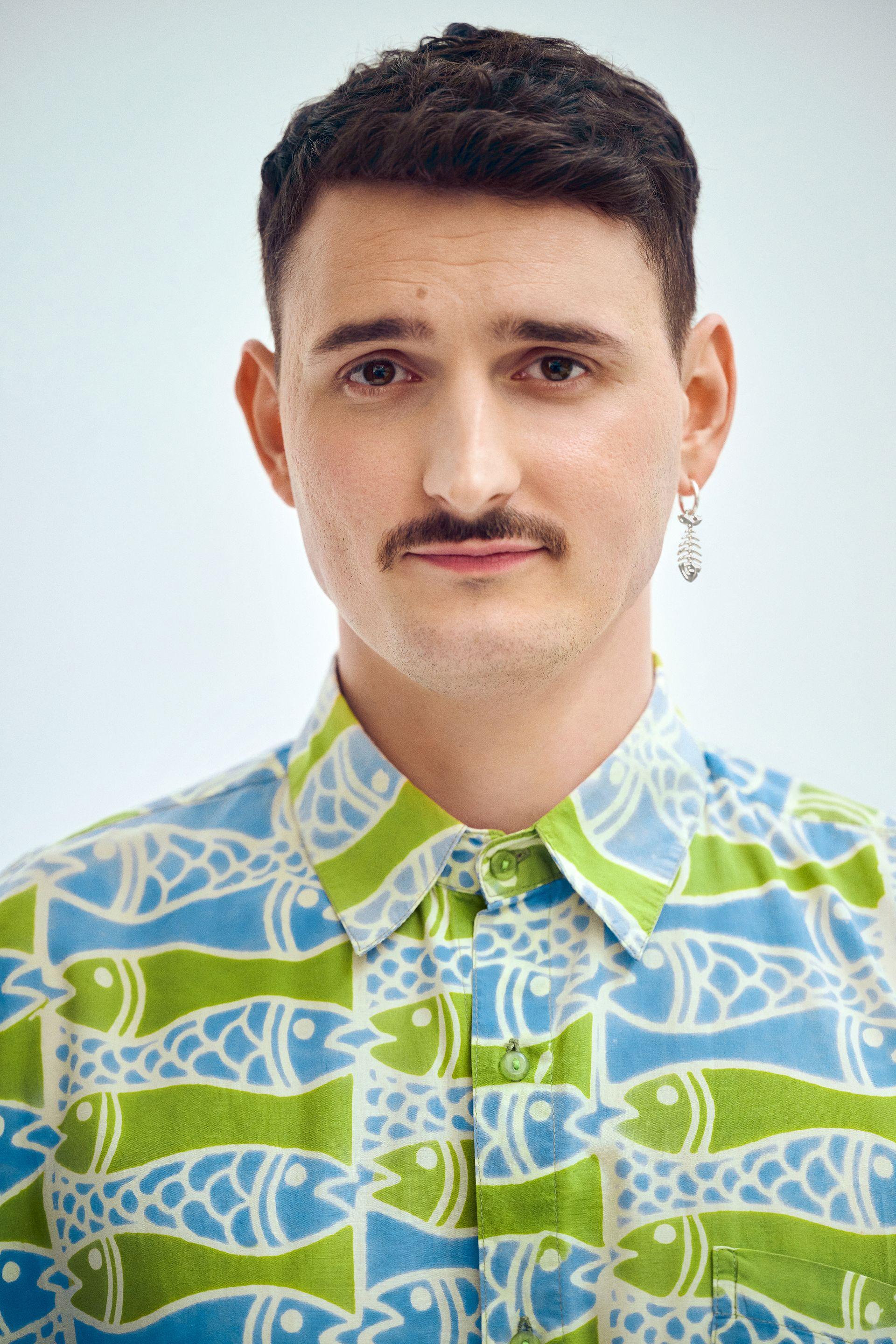 Aktor Piotr Trojan jako stalker w nowym klipie Podsiadły. Znamy też szczegóły nowej płyty!