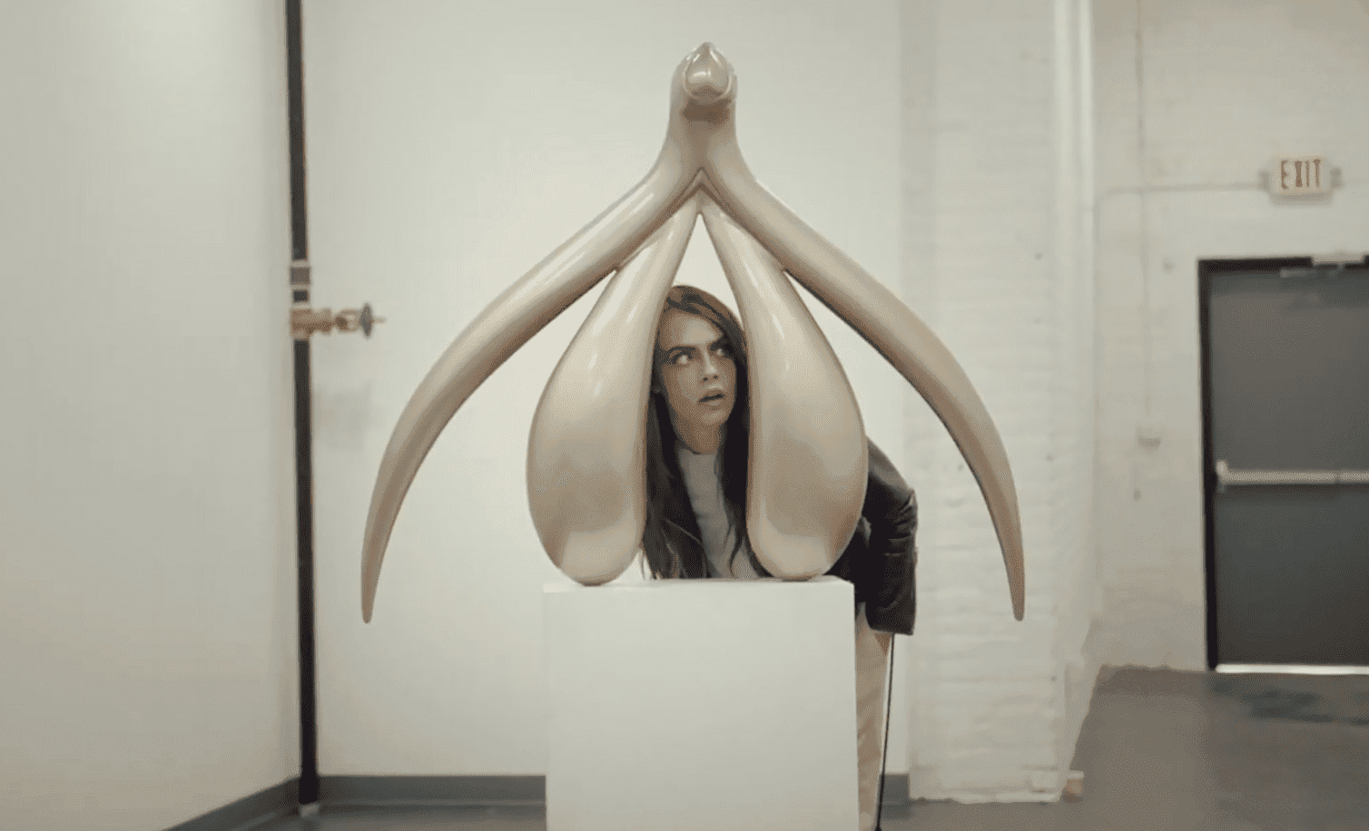 „Masturbujcie się!" – Cara Delevingne rusza w erotyczną podróż w zwiastunie „Planet Sex"