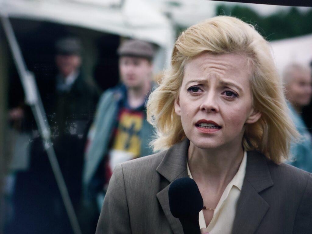 Polska dziennikarka w 5. sezonie „The Crown" – dramat, niestety na faktach. To nie jedyny polski akcent w serialu.