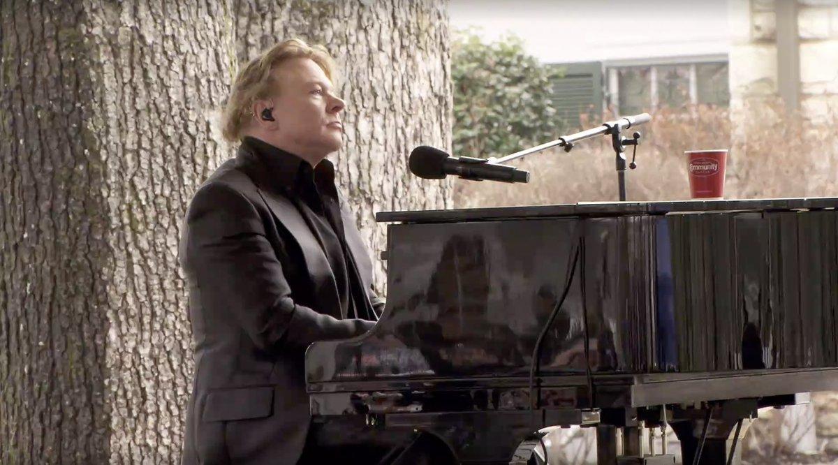 Axl Rose na pogrzebie Lisy Marie Presley – wzruszająca wersja „November Rain”