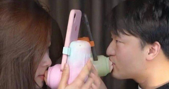 Sexting przyszłości. Powstało urządzenie do całowania na odległość