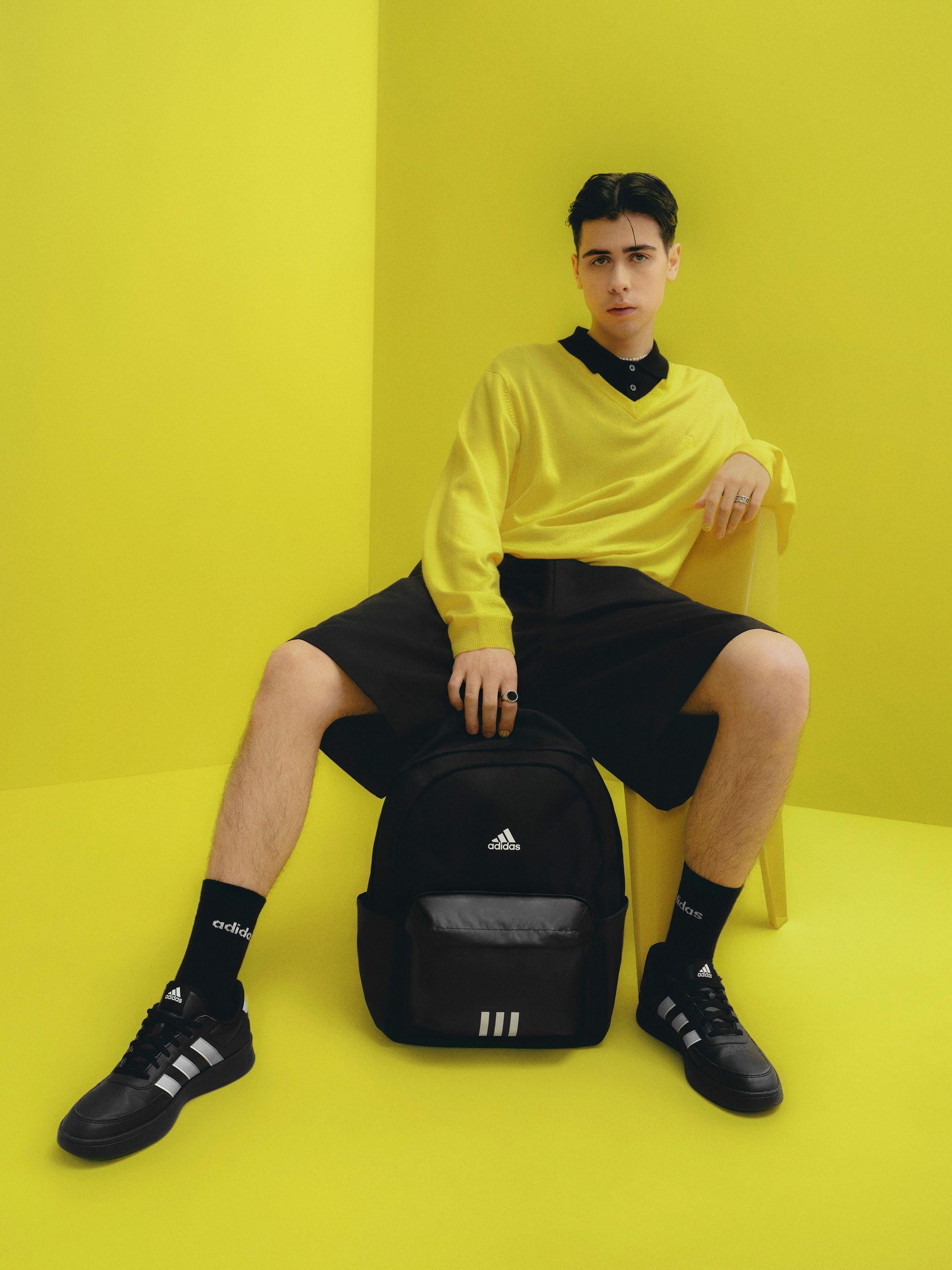 Odsłaniamy tajniki streatwearu z piosenkarzem Arturem Sikorskim – gwiazdą nowej kampanii CCC i adidasa