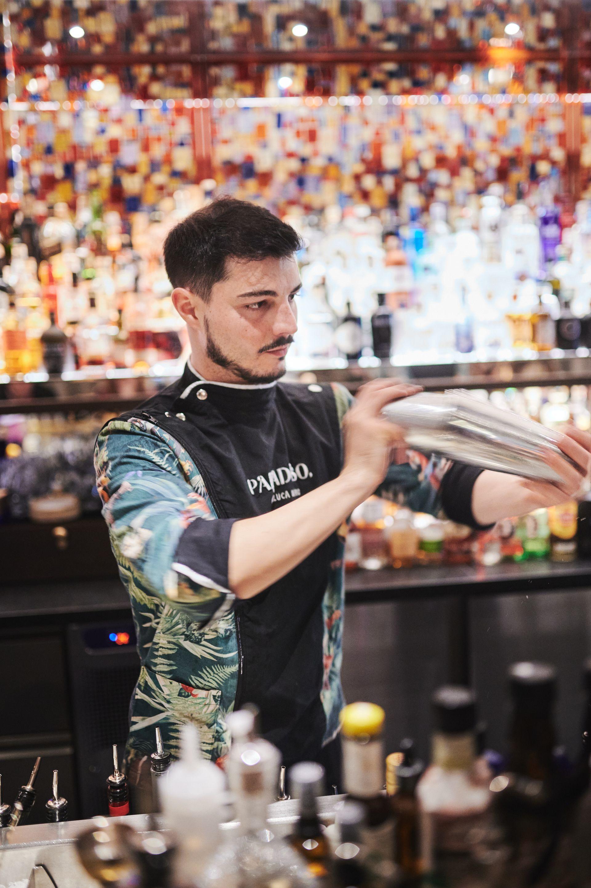 Barcelona – Warszawa. Gianluca Basso, barman najlepszego baru w Europie, z wizytą w Polsce [WYWIAD]