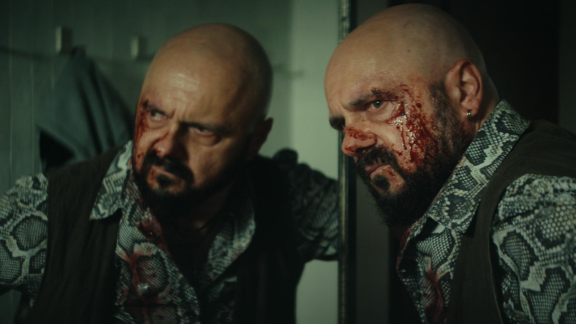 „Informacja zwrotna” – ten serial jest jak strzał w twarz. Jakubik daje występ życia [RECENZJA]