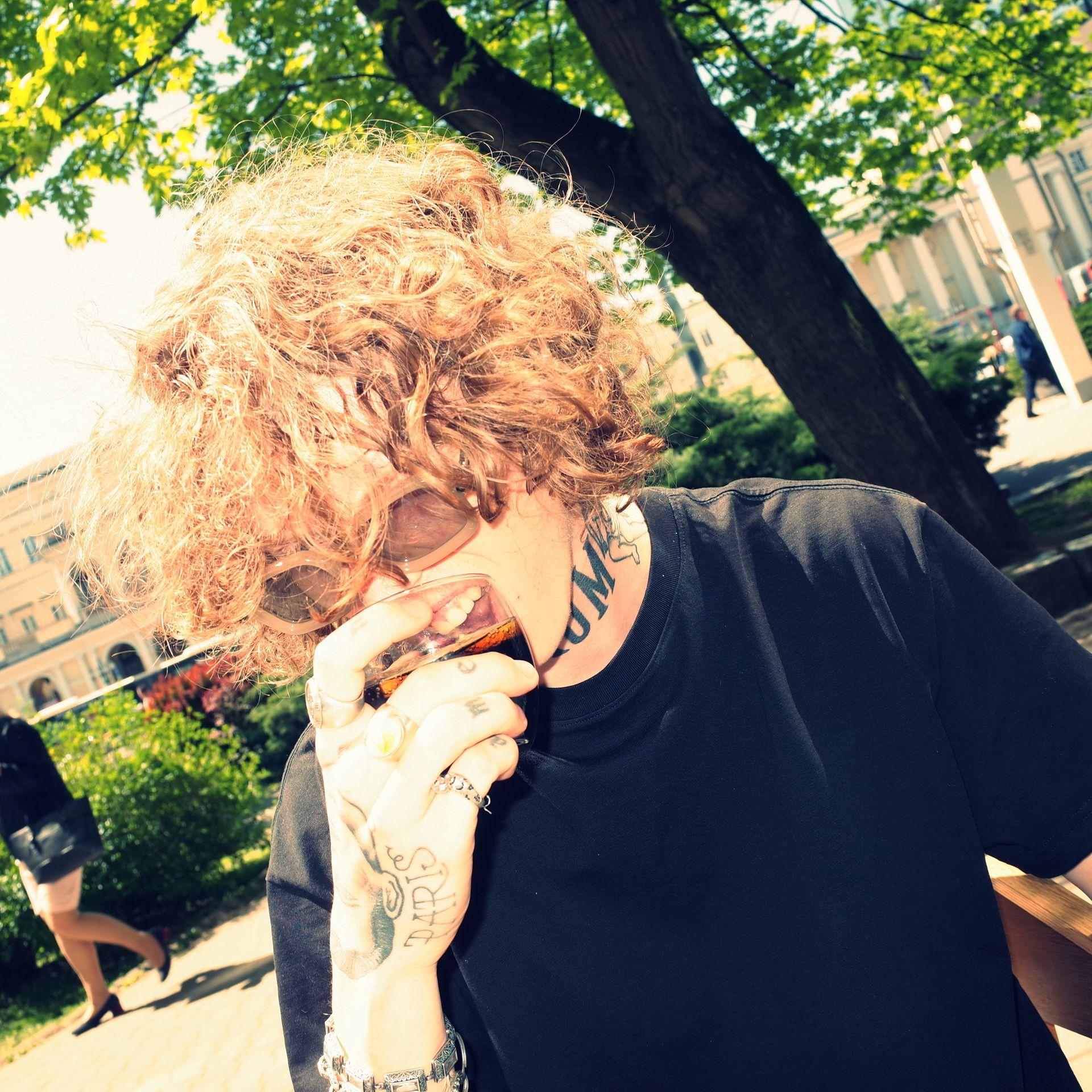 Szczyl: „Wszystko wokół namawia cię do szanowania i akceptowania wszystkiego. Nie wiem, czy chcę dojrzeć, akceptując wszystko” [FELIETON]