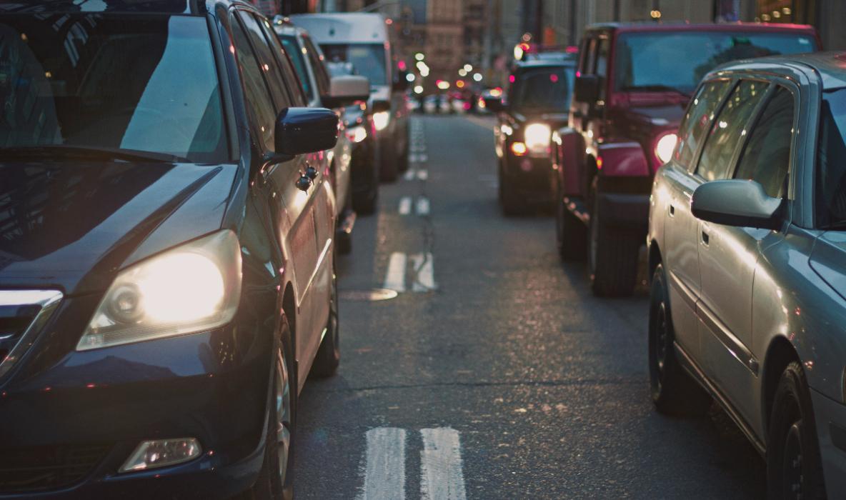 Strefa ekologicznego transportu w Warszawie – lepsze powietrze czy większe korki?