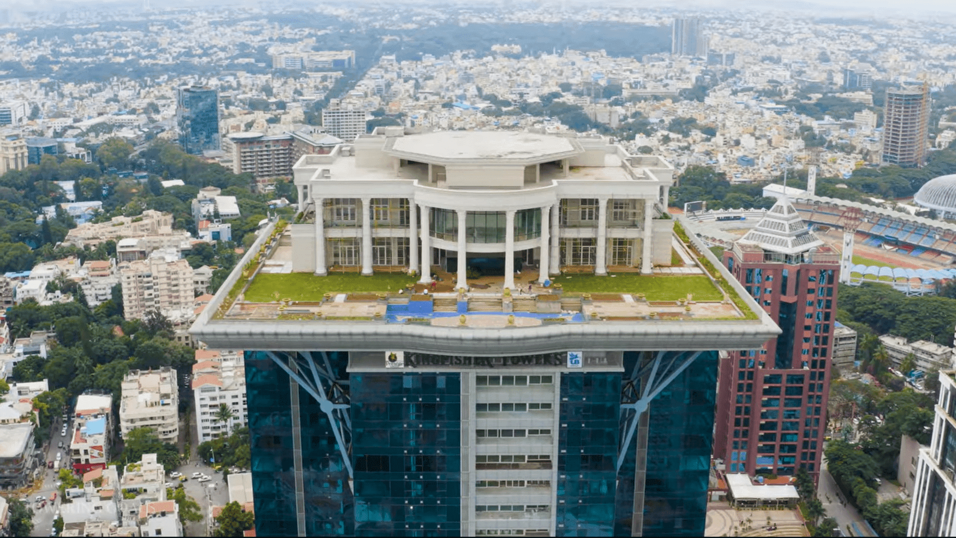 Replika Białego Domu na szczycie 34-piętrowego wieżowca