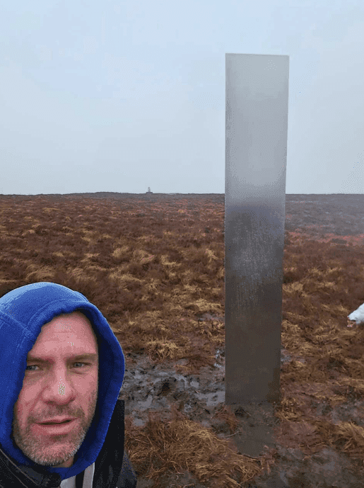 Halo, UFO? W Walii pojawił się tajemniczy monolit [WIDEO]