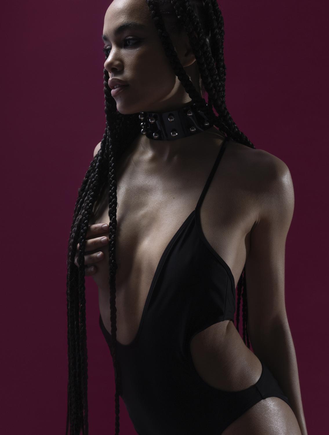 Piękna Bergaza Martinez Finita Laura De Las Mercedes w sesji „Wet Leg” Natalii Skotnickiej