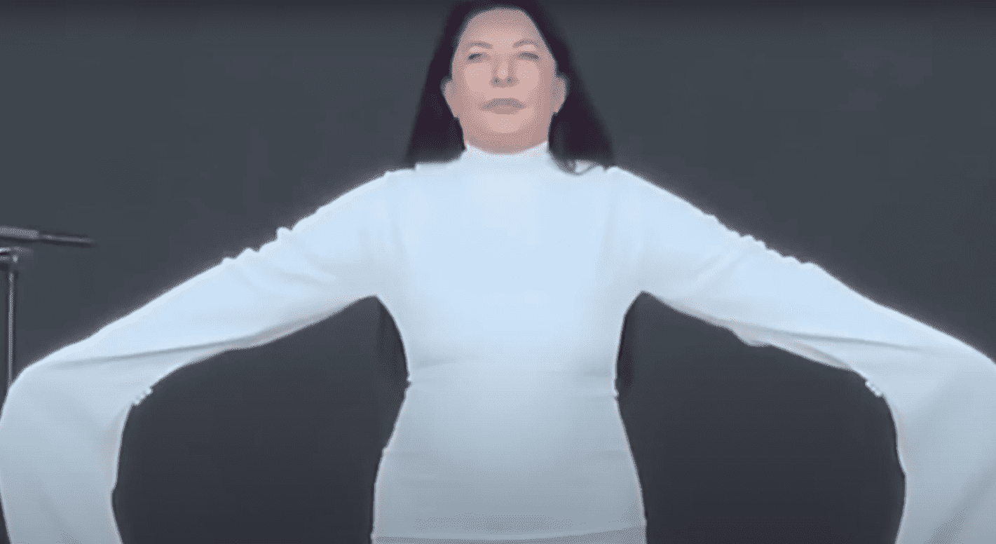 Marina Abramović uciszyła festiwal Glastonbury na 7 minut. „Interwencja” [WIDEO]