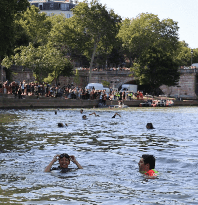 Mer Paryża Anne Hidalgo wykąpała się w Sekwanie. Jak przebiegają przygotowania do Igrzysk Olimpijskich w Paryżu?