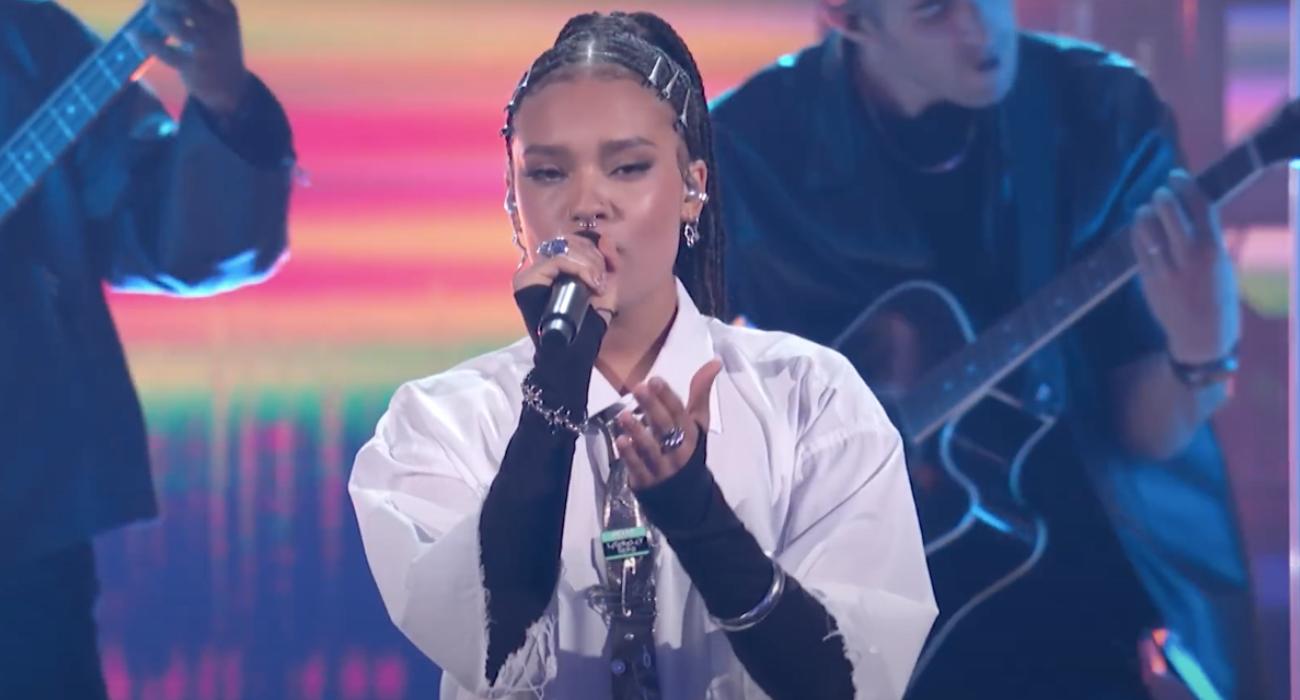 Sara James zachwyciła nowym singlem w amerykańskim „Mam Talent” [WIDEO]