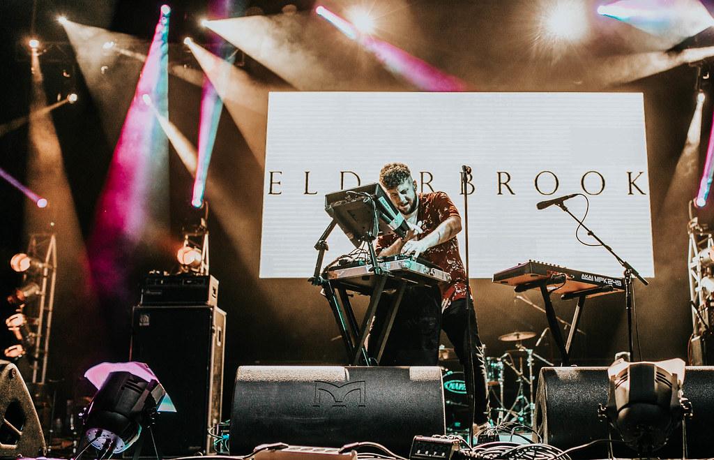 Elderbrook – globalny fenomen, piosenkarz, autor tekstów i producent na pięciu koncertach w Polsce