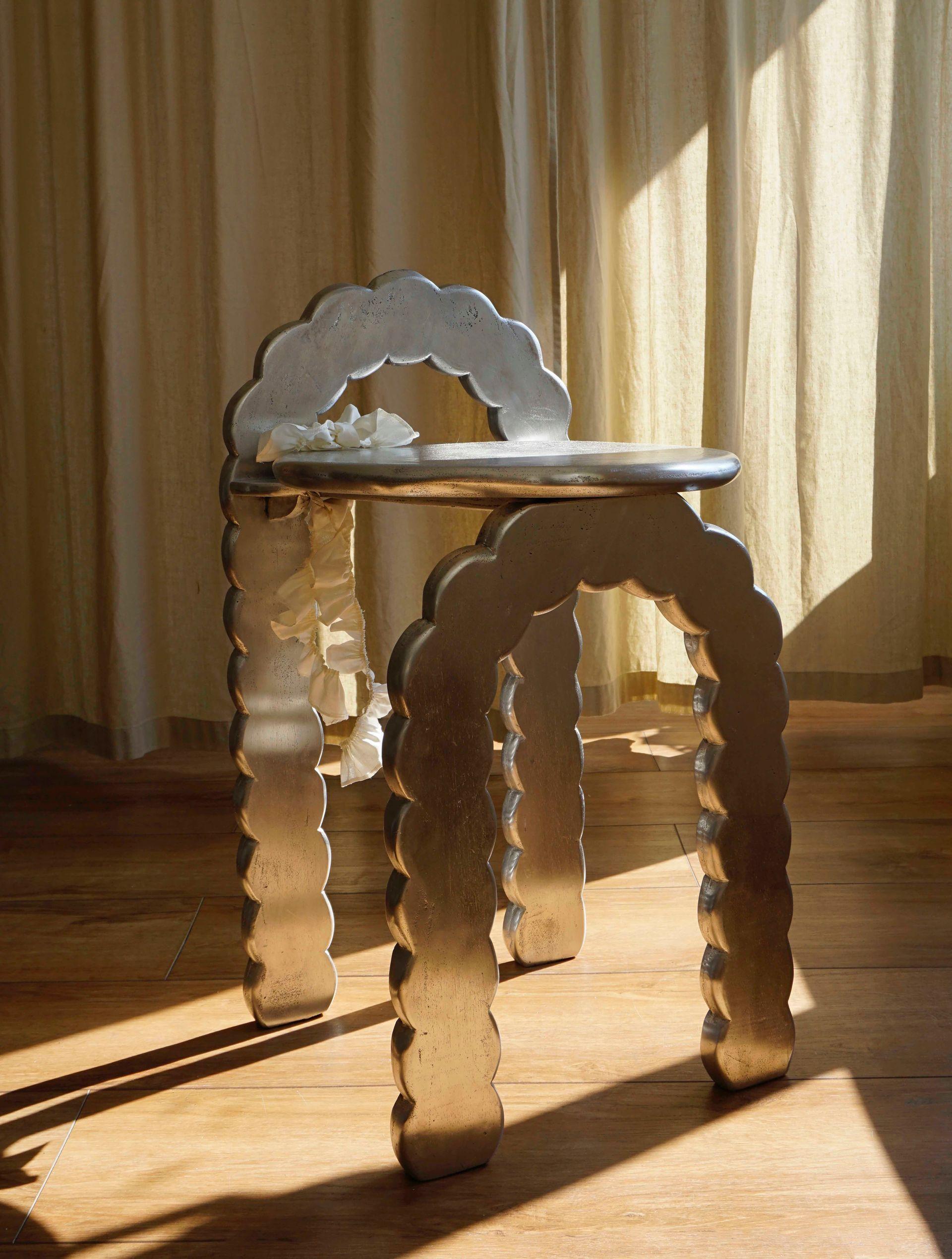 Człowiek witruwiański jeździ Teslą, muzea niezgody i kuchenne ewolucje. Przeglądamy nowości w dizajnie