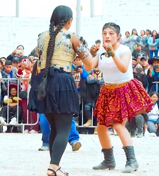 My jemy barszcz, oni się biją. „Takanakuy” to peruwiański sposób na święta