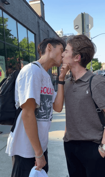 „Jesteście parą?”. To konto na Instagramie kolekcjonuje historie miłosne [WIDEO]