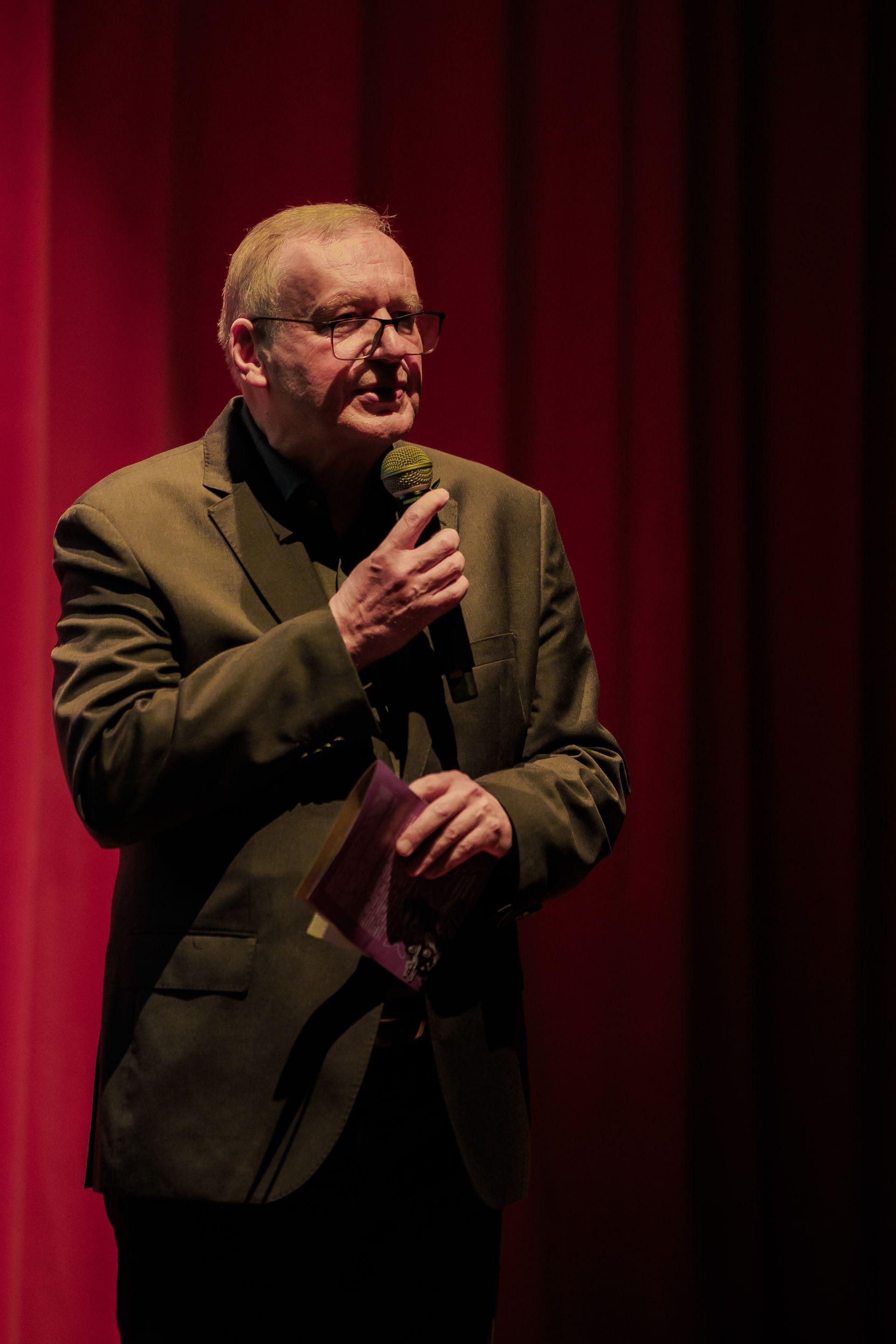 Pomiędzy sztuką a dystrybucją: rozmawiamy z Romanem Gutkiem