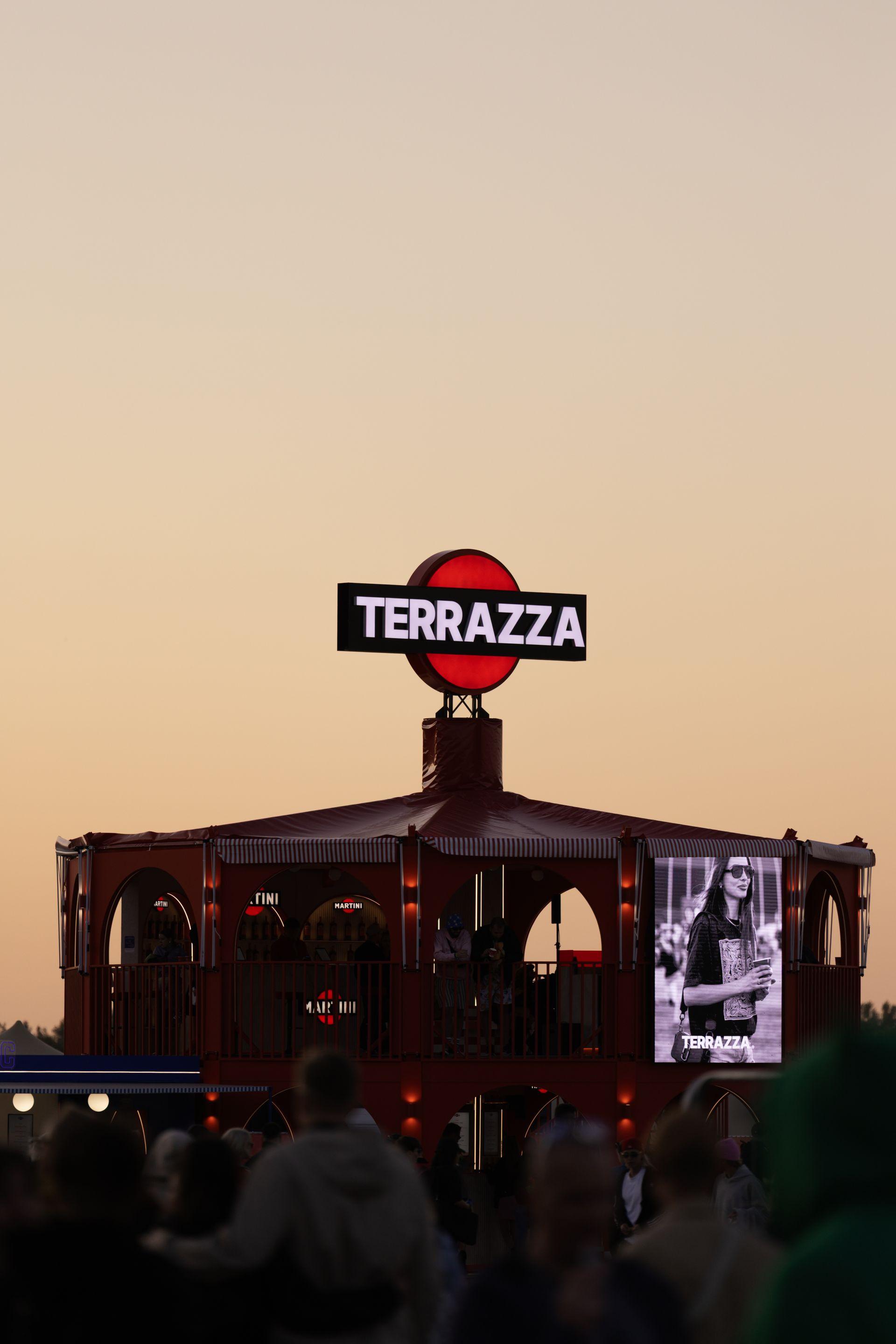 Festiwalowe stylizacje w strefie Terrazza. Dolce far niente to esencja stylu tegorocznego święta muzyki