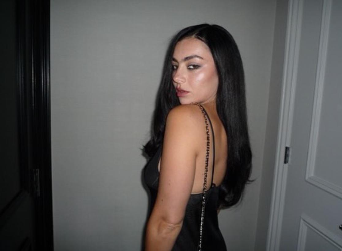 Jenner, Sennott, Skarsgård. Gwiazdorska obsada marzeń w filmie z Charli XCX