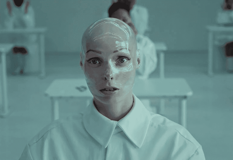 Nowa kampania dotycząca standardów piękna – The Ordinary wyśmiewa system