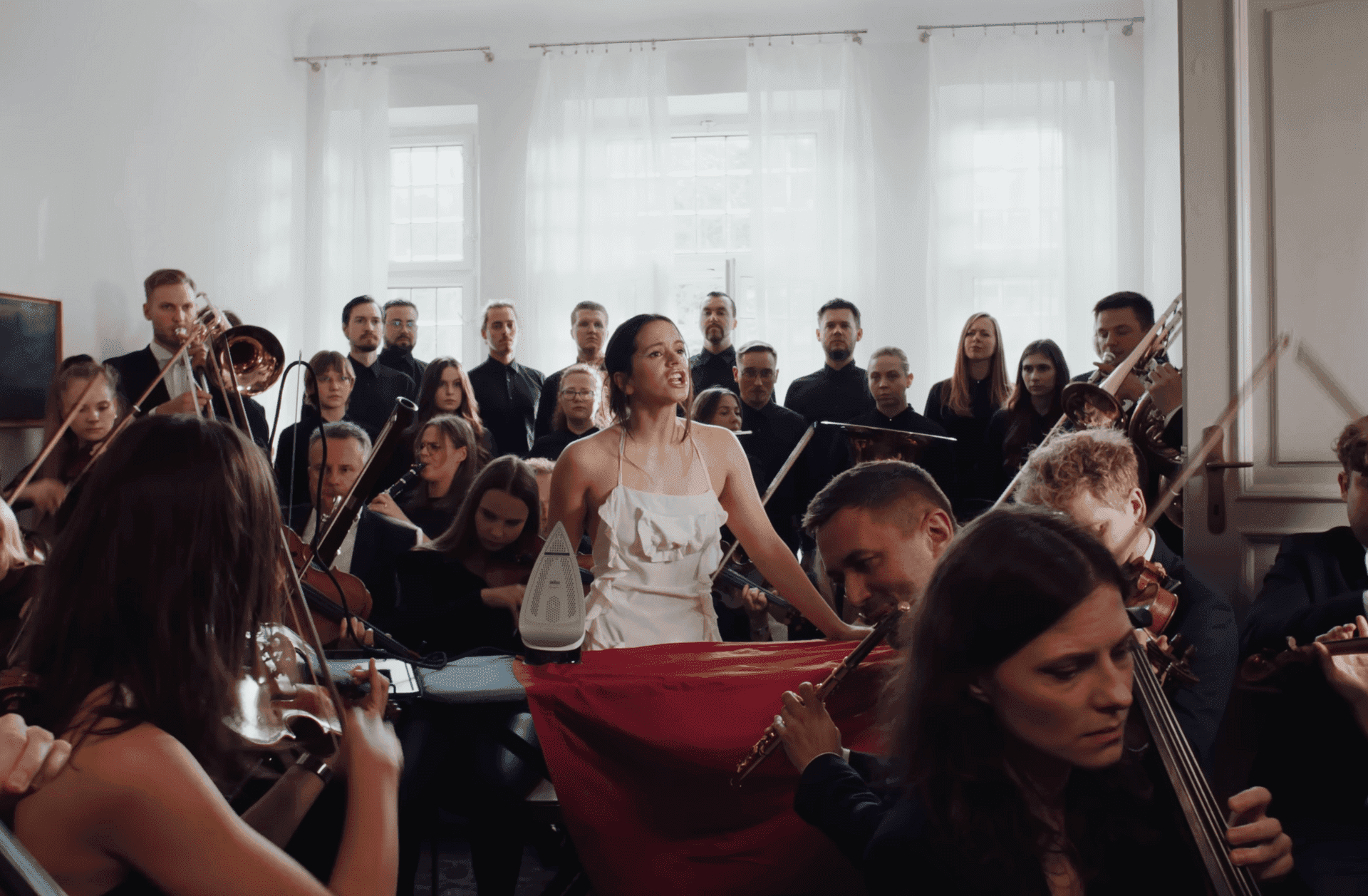 Rosalía w Warszawie. Teledysk, który zachwycił świat