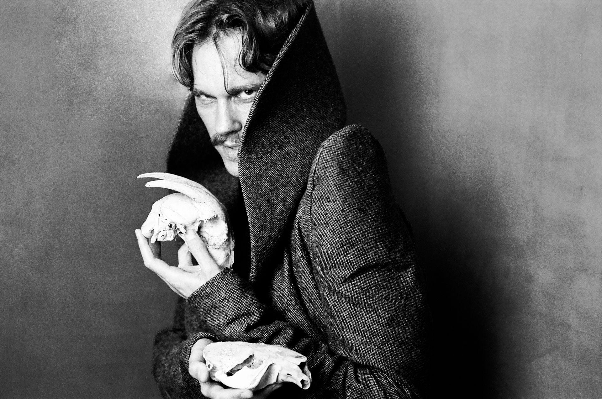 [Z archiwum K MAG] Królowie i królowe ciemności: o fascynacji wampirami i czarownicami [WYWIADY]